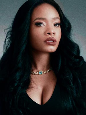 Веруче Опиа
Weruche Opia